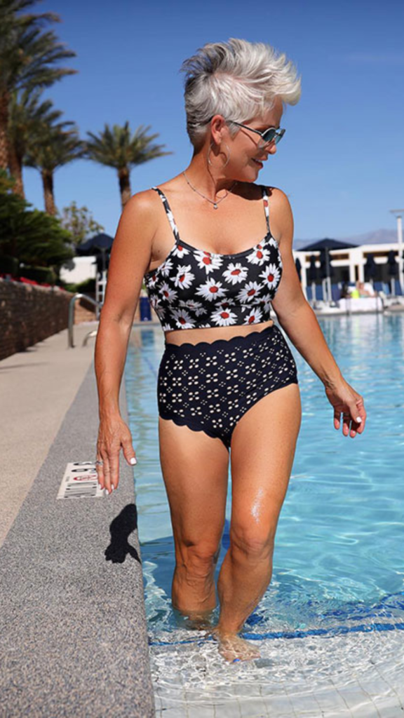 Sexy Older Women in Bikini