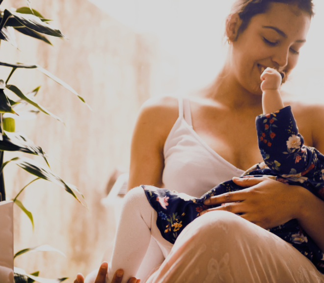 8 Best Swimsuits for Breastfeeding Moms (According to Breastfeeding Moms)